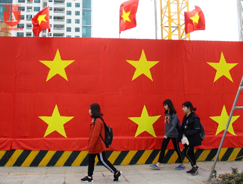 Rực đỏ cờ Tổ quốc để cổ vũ cho U23 Việt Nam